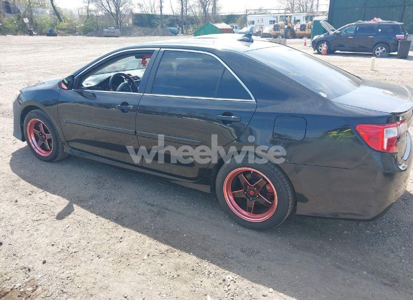 Photo 3 of 2014 Toyota Camry SE (VIN 4T1BF1FK5EU466685)