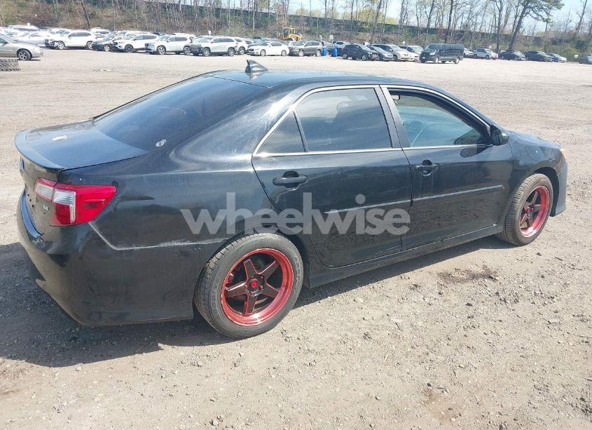 Photo 4 of 2014 Toyota Camry SE (VIN 4T1BF1FK5EU466685)