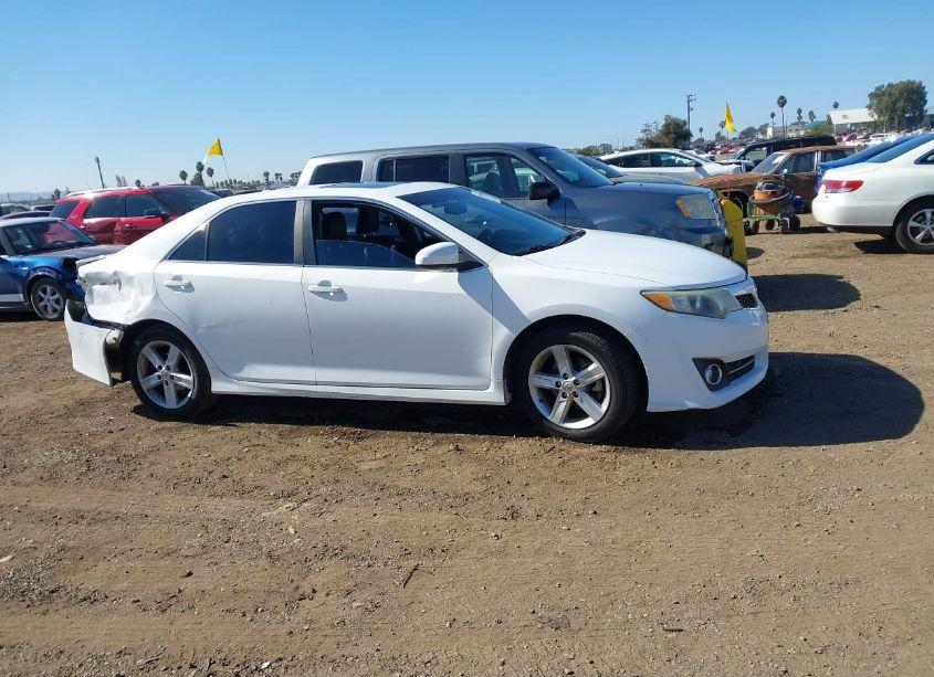 Photo 13 of 2014 Toyota Camry SE (VIN 4T1BF1FK5EU728348)