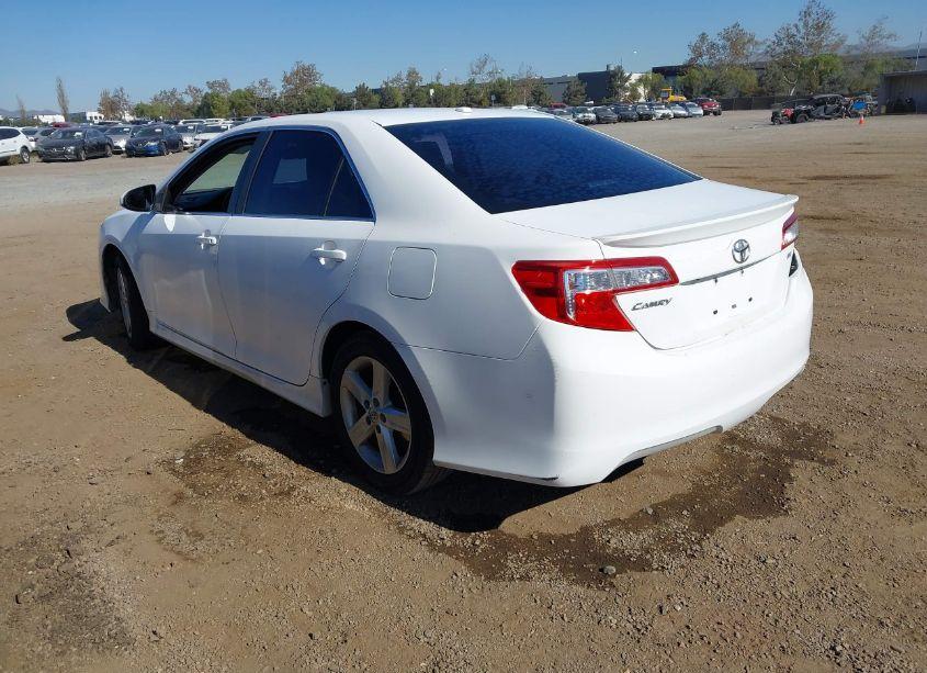 Photo 3 of 2014 Toyota Camry SE (VIN 4T1BF1FK5EU728348)