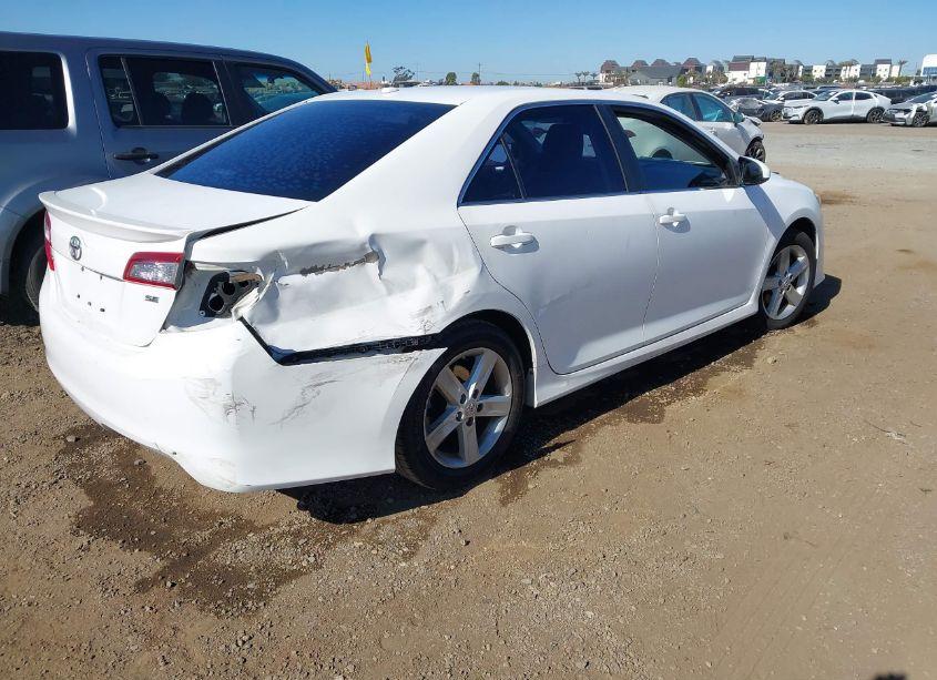 Photo 4 of 2014 Toyota Camry SE (VIN 4T1BF1FK5EU728348)