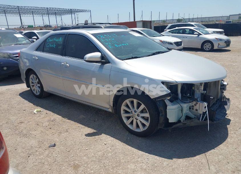 2014 Toyota Camry XLE (VIN 4T1BF1FK5EU739298) main photo