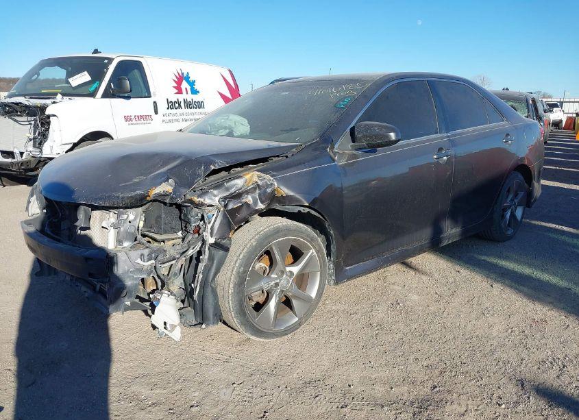 Photo 2 of 2014 Toyota Camry SE SPORT (VIN 4T1BF1FK5EU740256)