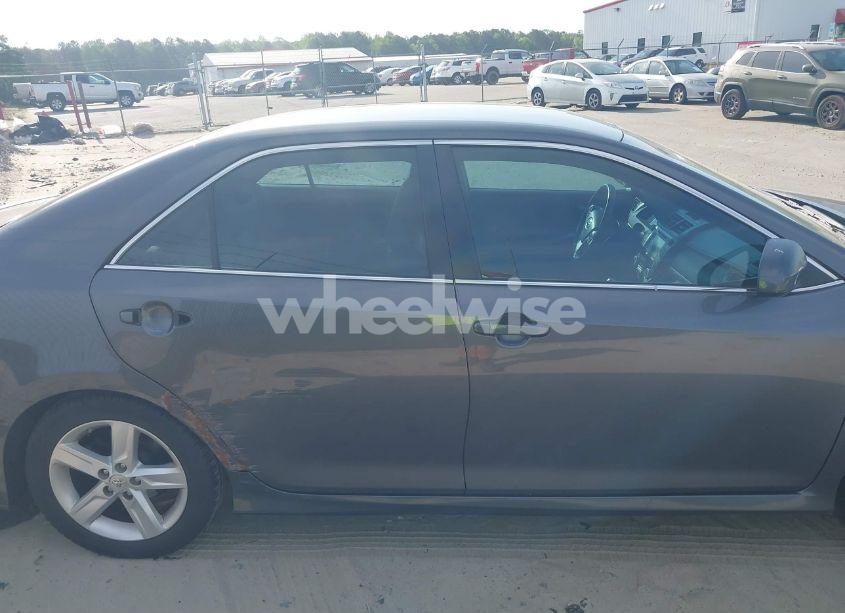 Photo 13 of 2014 Toyota Camry SE (VIN 4T1BF1FK5EU744839)