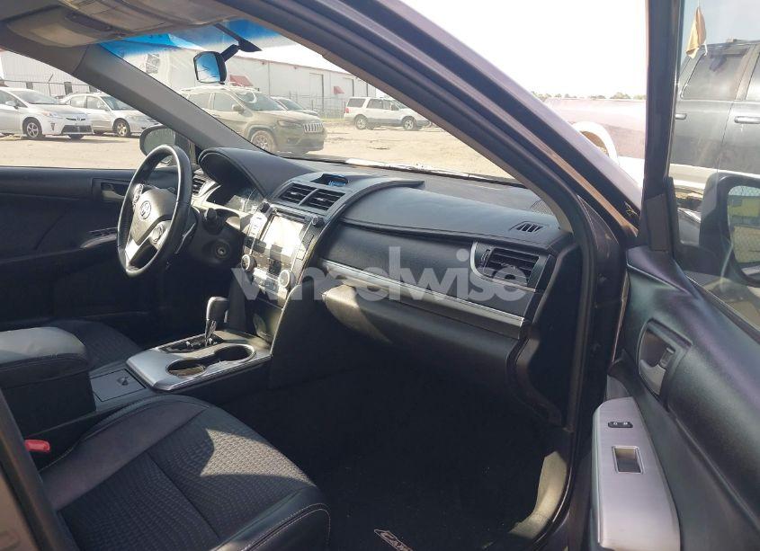 Photo 5 of 2014 Toyota Camry SE (VIN 4T1BF1FK5EU744839)