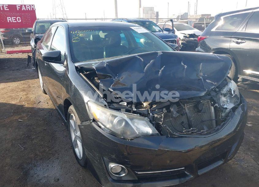 2014 Toyota Camry SE (VIN 4T1BF1FK5EU778358) main photo