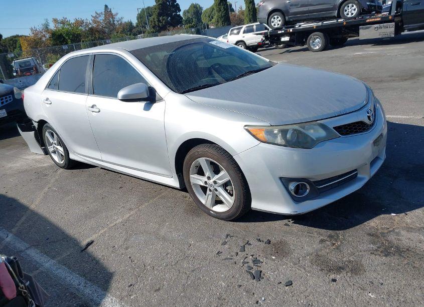 2014 Toyota Camry SE (VIN 4T1BF1FK5EU782846) main photo