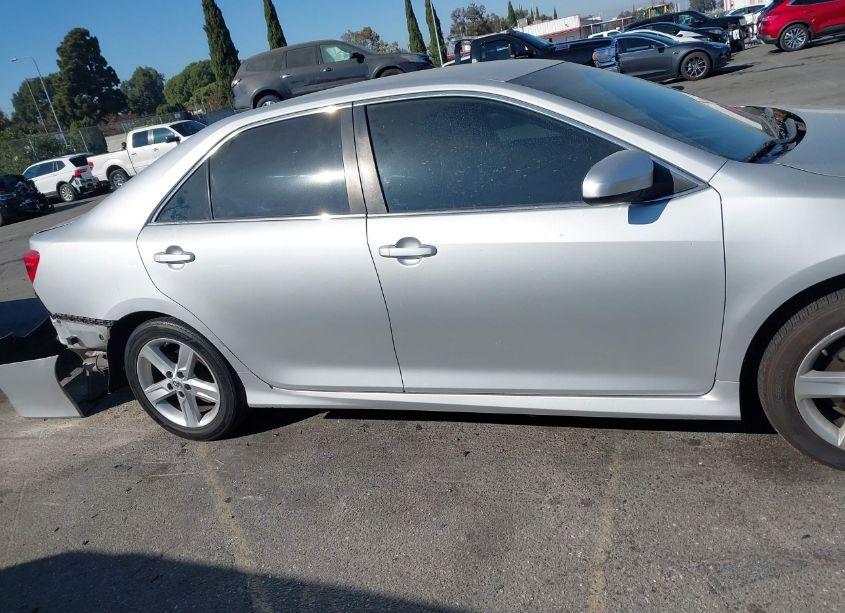 Photo 13 of 2014 Toyota Camry SE (VIN 4T1BF1FK5EU782846)