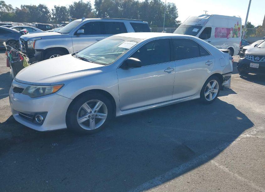 Photo 2 of 2014 Toyota Camry SE (VIN 4T1BF1FK5EU782846)
