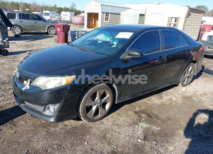 Photo 2 of 2014 Toyota Camry SE SPORT (VIN 4T1BF1FK5EU811231)
