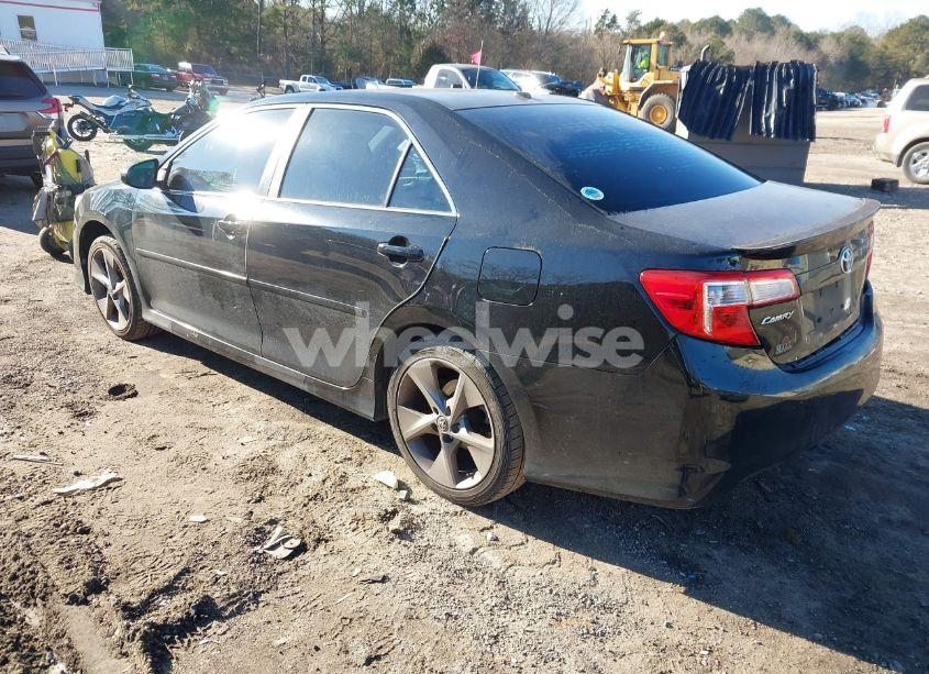 Photo 3 of 2014 Toyota Camry SE SPORT (VIN 4T1BF1FK5EU811231)