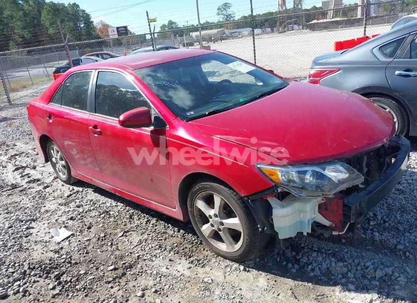 2014 Toyota Camry SE (VIN 4T1BF1FK5EU837862) main photo