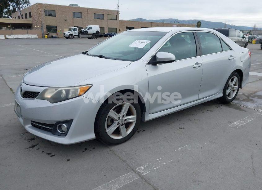 Photo 2 of 2014 Toyota Camry SE (VIN 4T1BF1FK5EU857898)