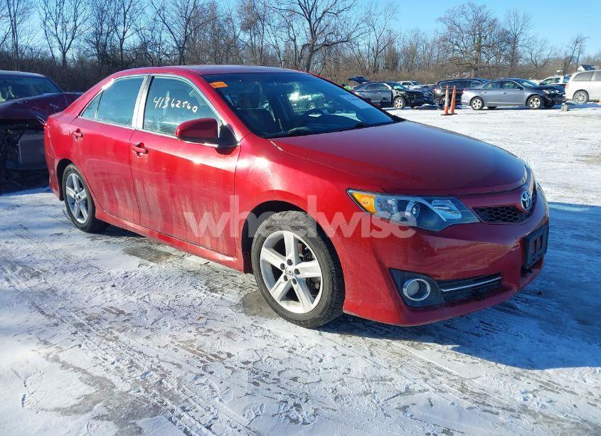 2014 Toyota Camry SE (VIN 4T1BF1FK5EU866942) main photo