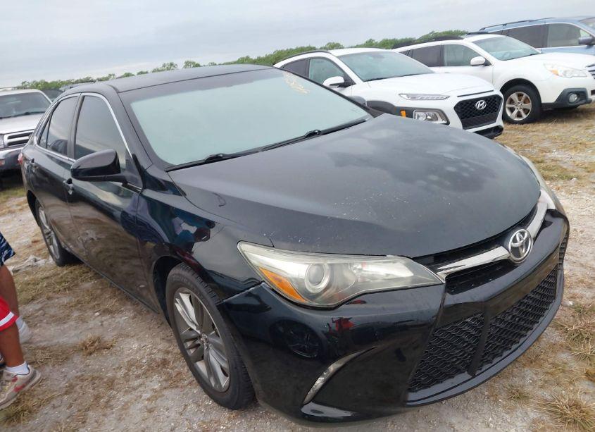 2015 Toyota Camry SE (VIN 4T1BF1FK5FU001356) main photo