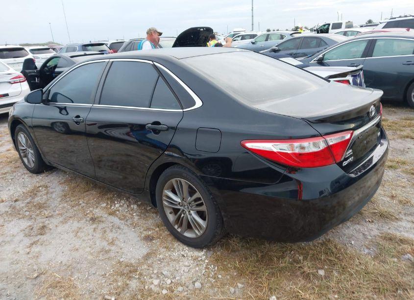Photo 3 of 2015 Toyota Camry SE (VIN 4T1BF1FK5FU001356)