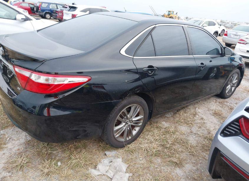 Photo 4 of 2015 Toyota Camry SE (VIN 4T1BF1FK5FU001356)