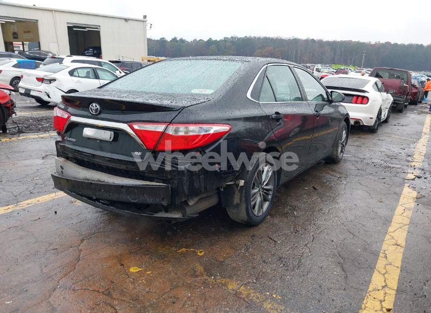 Photo 4 of 2015 Toyota Camry SE (VIN 4T1BF1FK5FU013748)