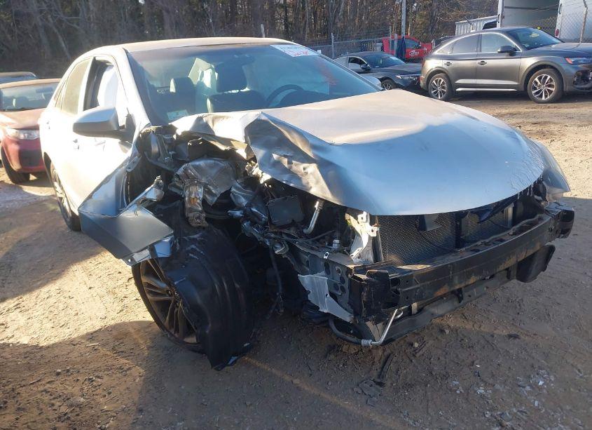 2015 Toyota Camry SE (VIN 4T1BF1FK5FU014186) main photo