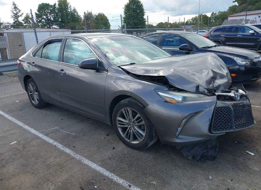 2015 Toyota Camry SE (VIN 4T1BF1FK5FU031148) main photo