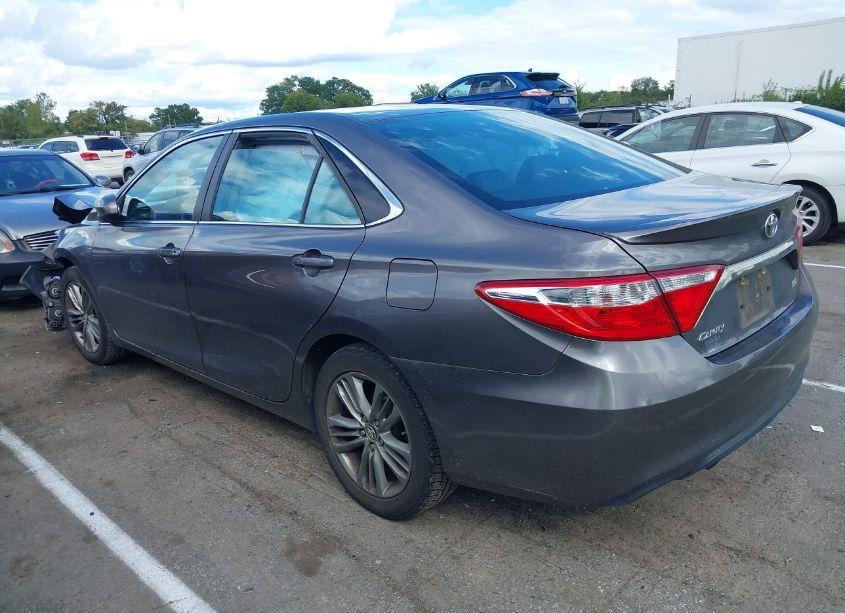 Photo 3 of 2015 Toyota Camry SE (VIN 4T1BF1FK5FU031148)