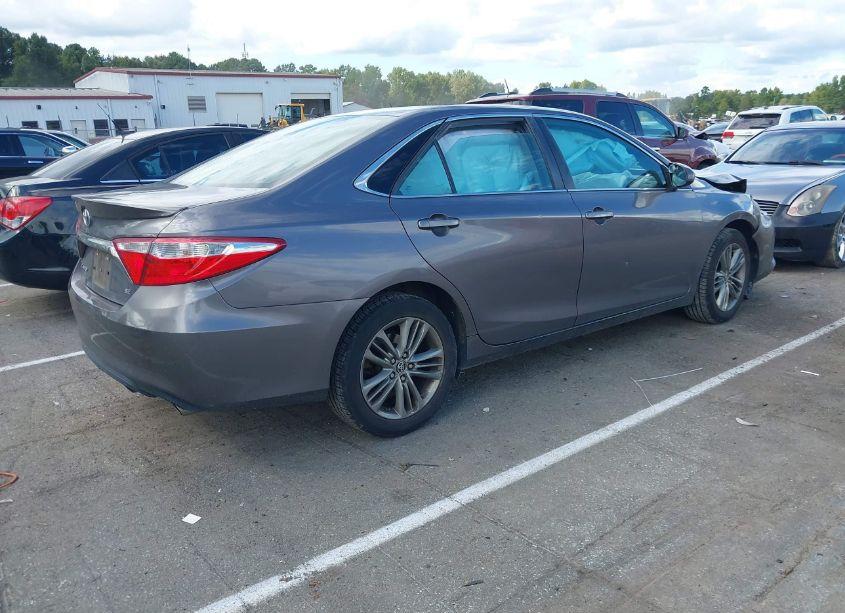 Photo 4 of 2015 Toyota Camry SE (VIN 4T1BF1FK5FU031148)