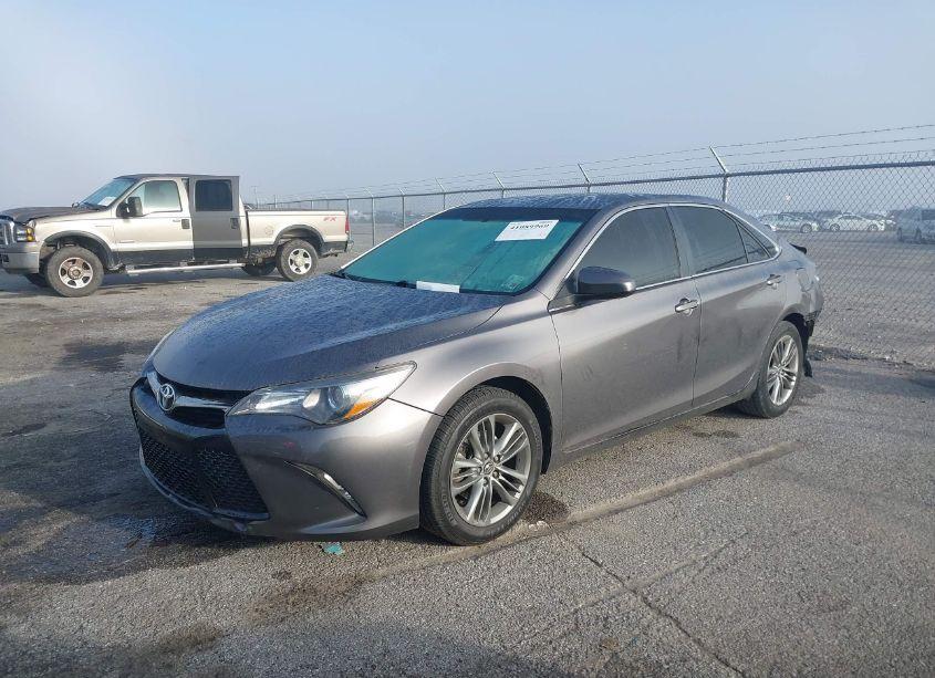 Photo 2 of 2015 Toyota Camry SE (VIN 4T1BF1FK5FU038939)