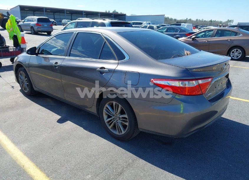 Photo 3 of 2015 Toyota Camry SE (VIN 4T1BF1FK5FU044482)