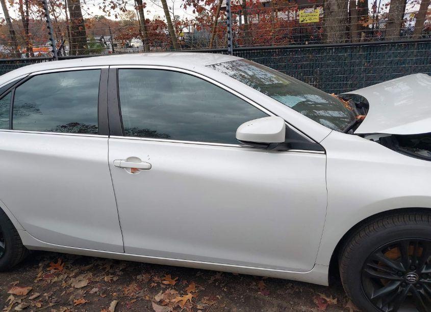 Photo 13 of 2015 Toyota Camry SE (VIN 4T1BF1FK5FU056082)