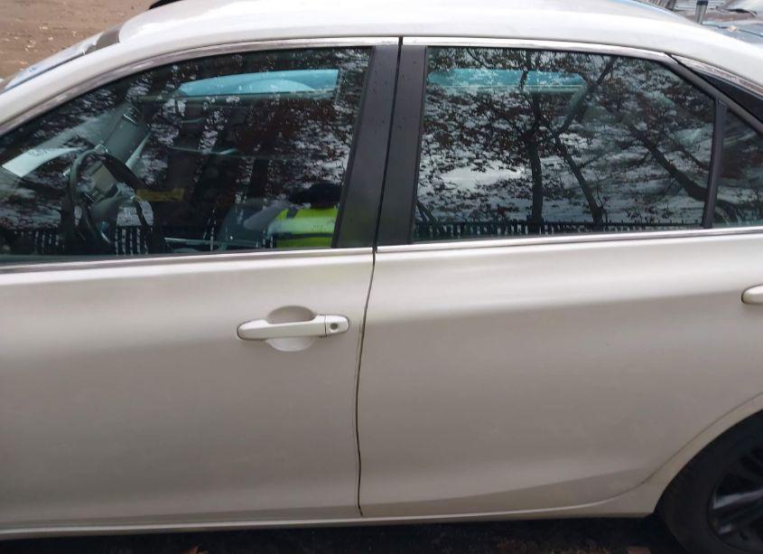 Photo 14 of 2015 Toyota Camry SE (VIN 4T1BF1FK5FU056082)