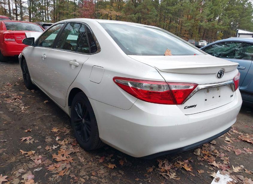 Photo 3 of 2015 Toyota Camry SE (VIN 4T1BF1FK5FU056082)
