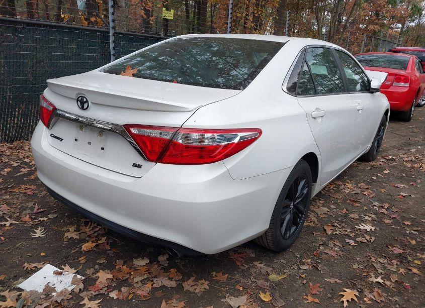 Photo 4 of 2015 Toyota Camry SE (VIN 4T1BF1FK5FU056082)