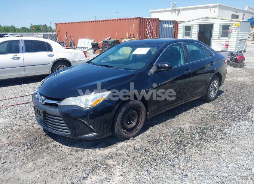 Photo 2 of 2015 Toyota Camry LE (VIN 4T1BF1FK5FU063680)