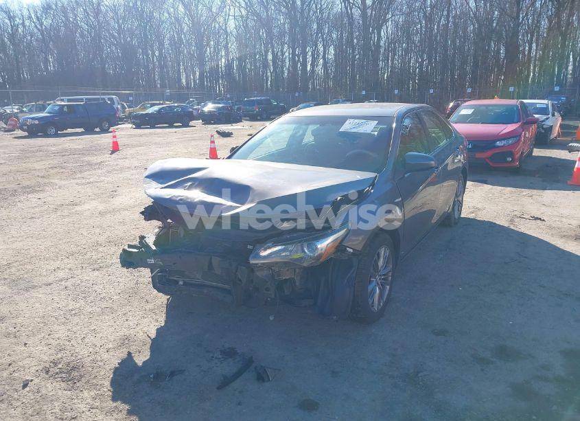 Photo 2 of 2015 Toyota Camry SE (VIN 4T1BF1FK5FU064697)