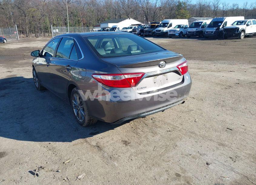 Photo 3 of 2015 Toyota Camry SE (VIN 4T1BF1FK5FU064697)