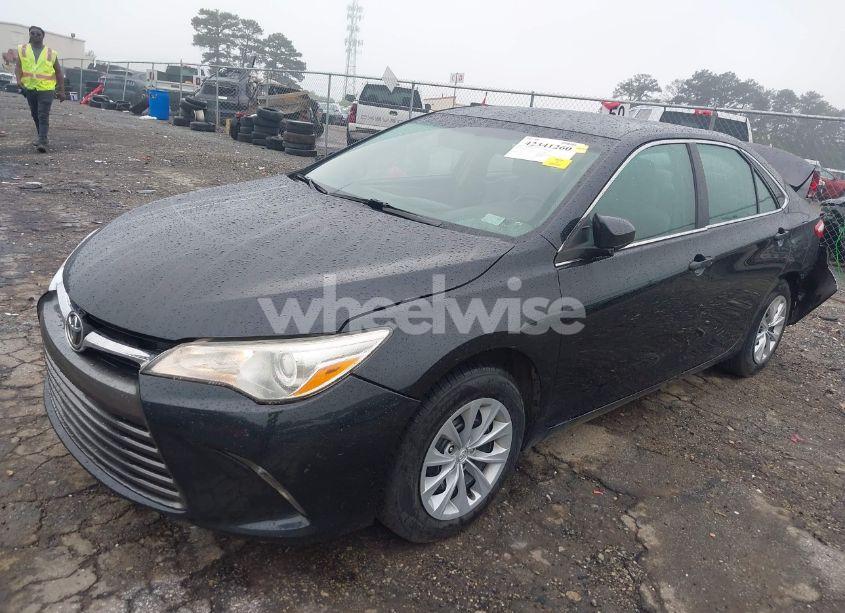 Photo 2 of 2015 Toyota Camry LE/SE/XLE/XSE (VIN 4T1BF1FK5FU105278)