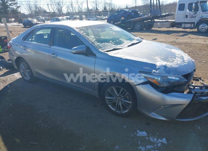 2015 Toyota Camry SE (VIN 4T1BF1FK5FU109878) main photo