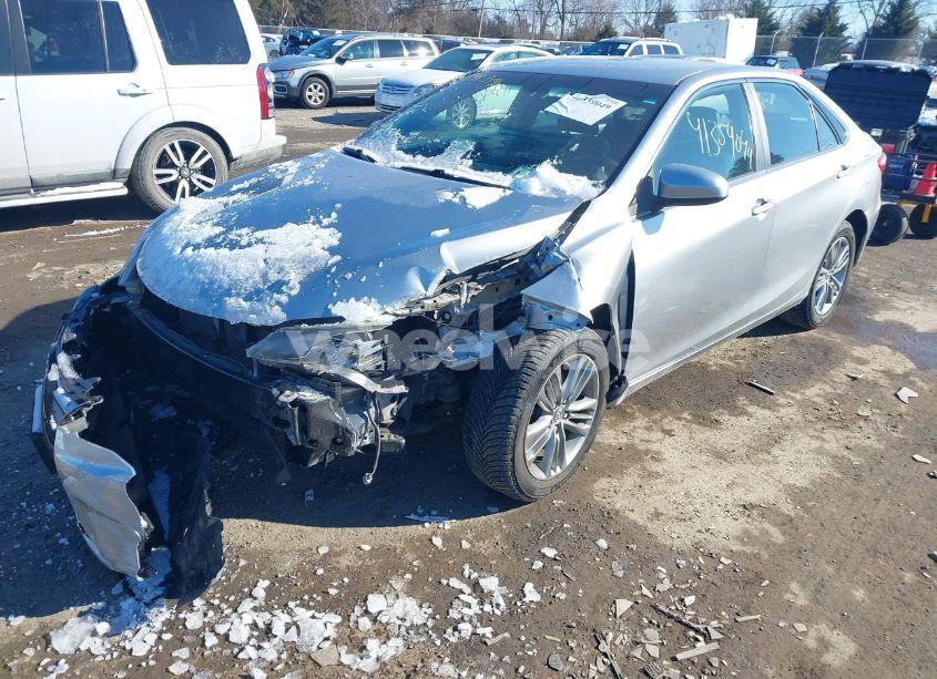 Photo 2 of 2015 Toyota Camry SE (VIN 4T1BF1FK5FU109878)