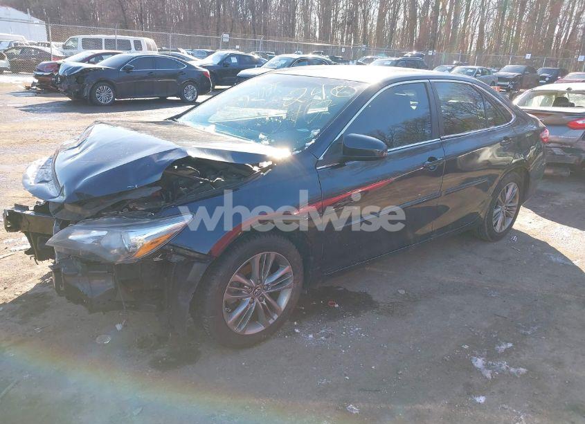 Photo 2 of 2015 Toyota Camry SE (VIN 4T1BF1FK5FU113770)