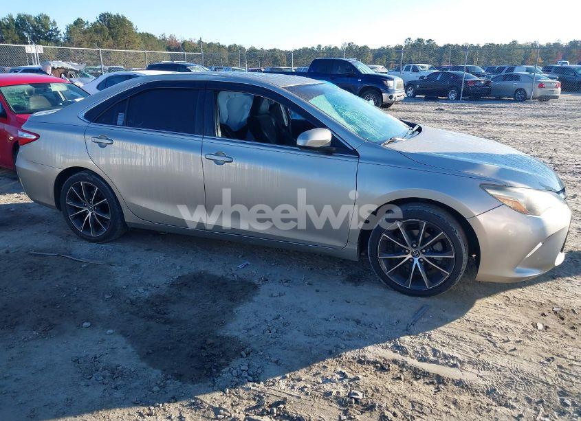 2015 Toyota Camry XSE (VIN 4T1BF1FK5FU475890) main photo