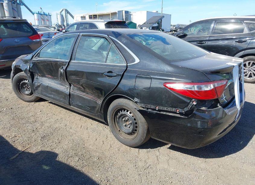 Photo 3 of 2015 Toyota Camry SE (VIN 4T1BF1FK5FU498439)