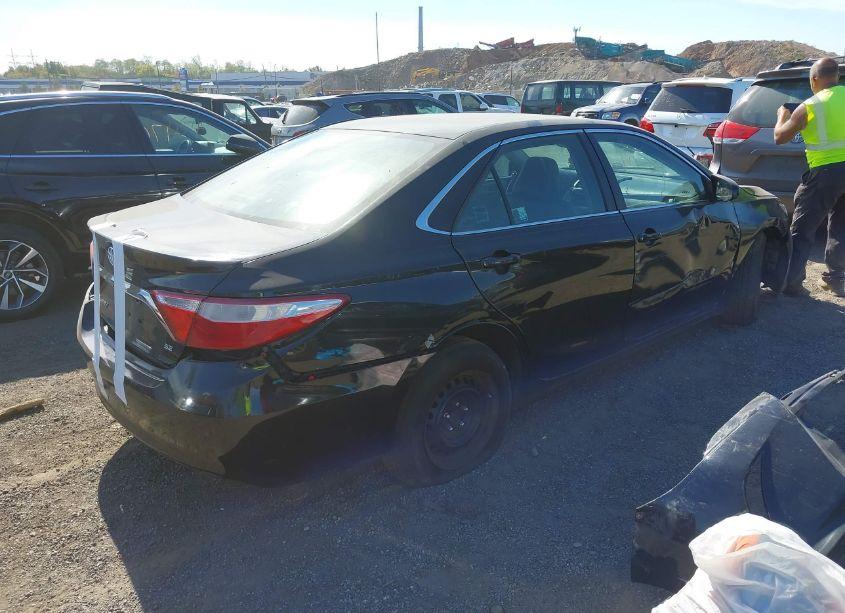 Photo 4 of 2015 Toyota Camry SE (VIN 4T1BF1FK5FU498439)