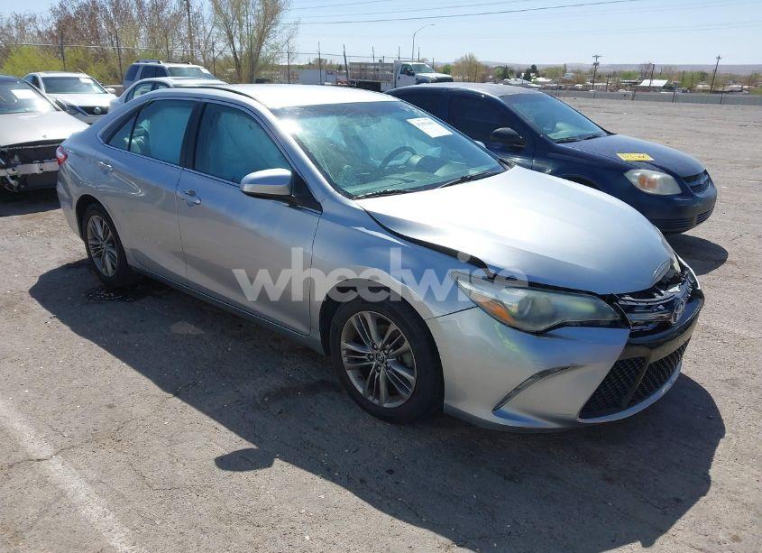 2015 Toyota Camry SE (VIN 4T1BF1FK5FU883001) main photo