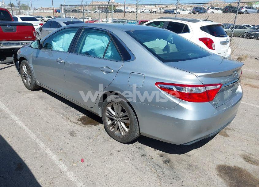 Photo 3 of 2015 Toyota Camry SE (VIN 4T1BF1FK5FU883001)