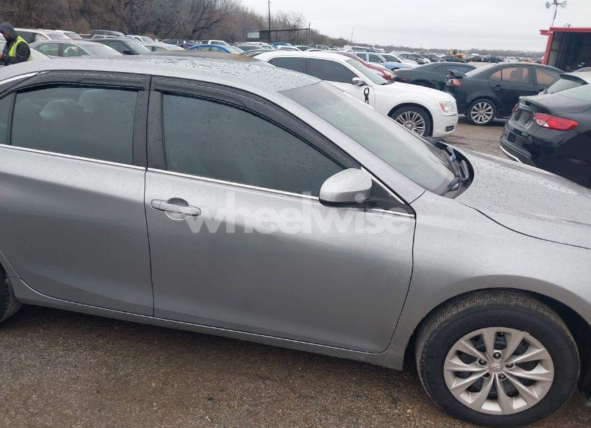 Photo 13 of 2015 Toyota Camry LE (VIN 4T1BF1FK5FU885296)