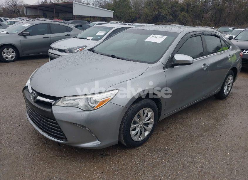 Photo 2 of 2015 Toyota Camry LE (VIN 4T1BF1FK5FU885296)