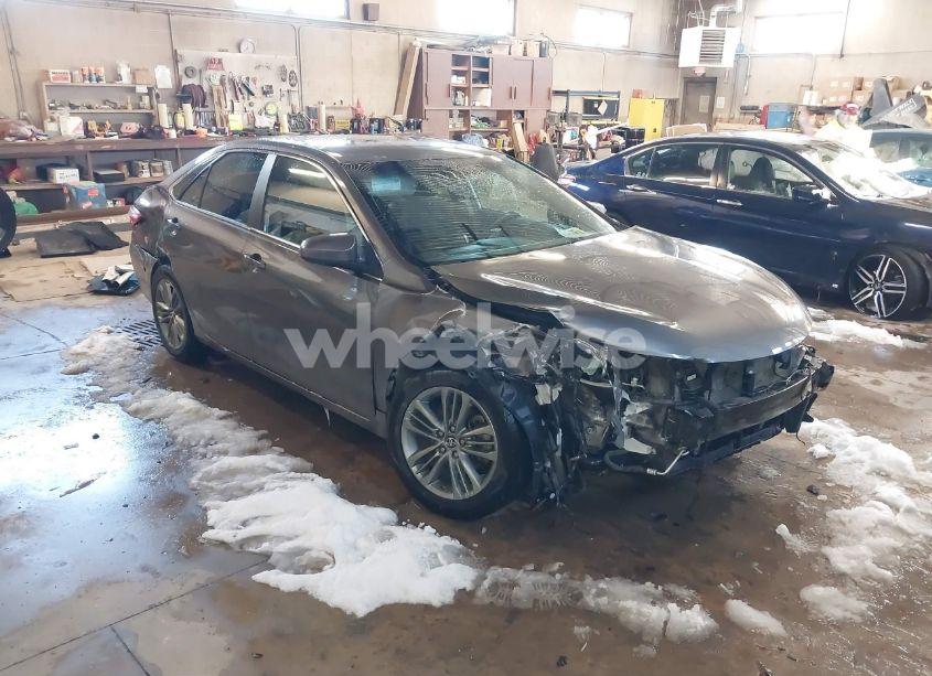 2015 Toyota Camry SE (VIN 4T1BF1FK5FU888716) main photo