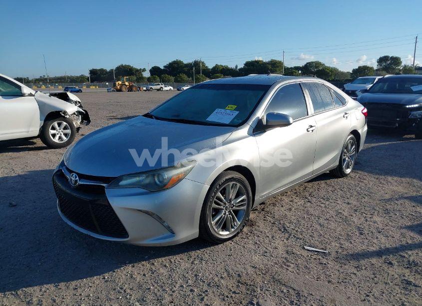 Photo 2 of 2015 Toyota Camry SE (VIN 4T1BF1FK5FU897304)
