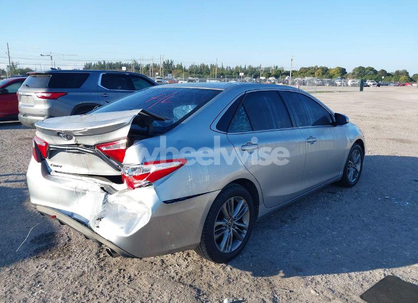 Photo 4 of 2015 Toyota Camry SE (VIN 4T1BF1FK5FU897304)