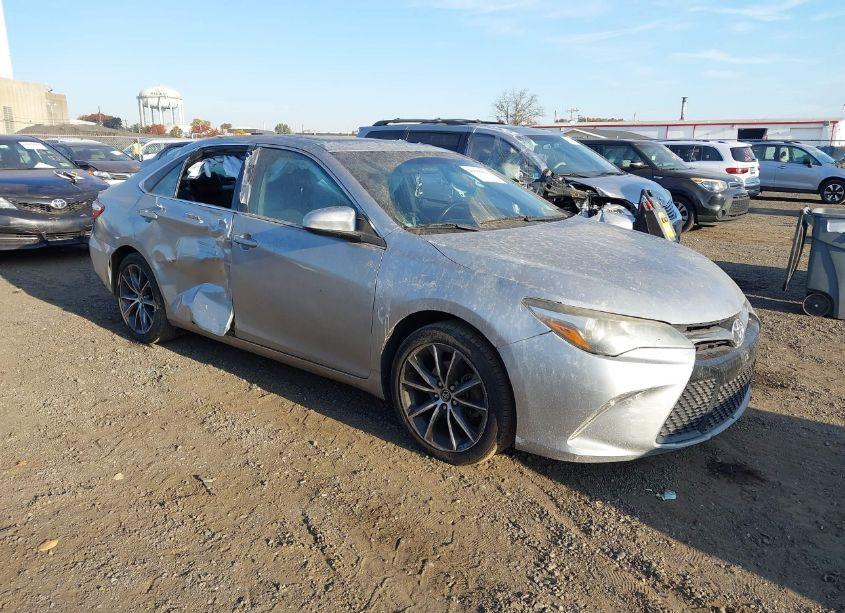 2015 Toyota Camry XSE (VIN 4T1BF1FK5FU902887) main photo